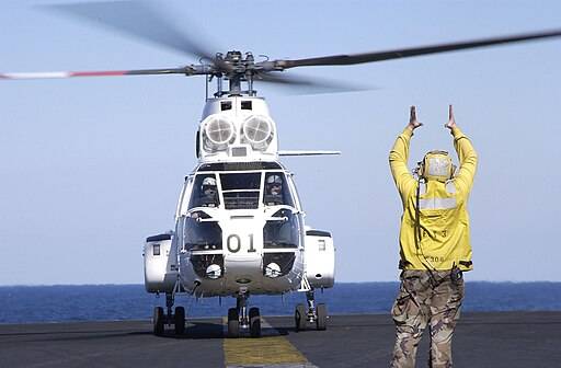 512px-US_Navy_030326-N-4308O-015_An_SA-332_Super_Puma_helicopter_is_given_the_signal_to_lift_off_of_the_flightdeck_of_USS_Harry_S._Truman_(CVN_75