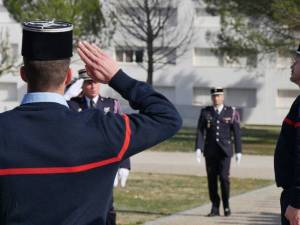 Les salutations sous le port de l’uniforme 